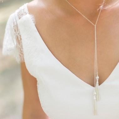 https://www.latelierdesylvie.com/1236-thickbox/doria-sautoir-de-mariee-avec-pompons-en-argent.jpg