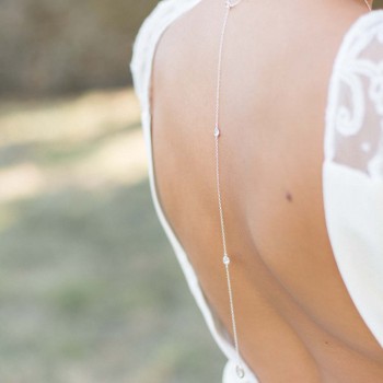 "Calista" Joli bijou de dos précieux avec intercalaires et pendentif zircon