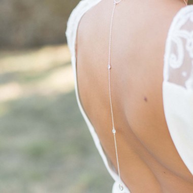 https://www.latelierdesylvie.com/1459-thickbox/calista-joli-bijou-de-dos-precieux-avec-intercalaires-et-pendentif-zircon.jpg