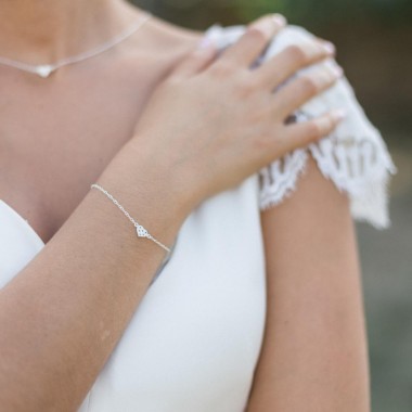 https://www.latelierdesylvie.com/1527-thickbox/alea-bracelet-en-argent-avec-joli-coeur-en-zirconium.jpg