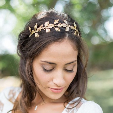 https://www.latelierdesylvie.com/1652-thickbox/ambra-couronne-serre-tete-de-mariee-divers-feuillages.jpg