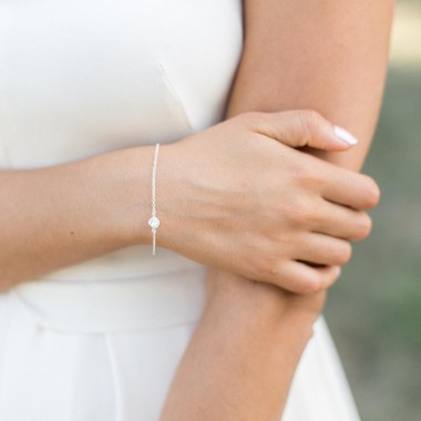 https://www.latelierdesylvie.com/1670-thickbox/calista-bracelet-de-mariee-avec-joli-serti-en-zirconium.jpg