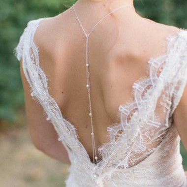 https://www.latelierdesylvie.com/1880-thickbox/bijou-dos-mariee-perles-nacrees.jpg