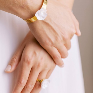 https://www.latelierdesylvie.com/2326-thickbox/joa-bracelet-manchette-avec-joli-fleur-de-pavot.jpg