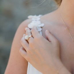 "Cecilia" Bague réglable avec fleur de botao séchée