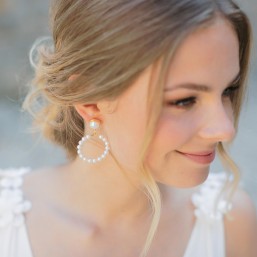 "Natalia" Boucles d'oreilles de mariée créoles avec perles nacrées