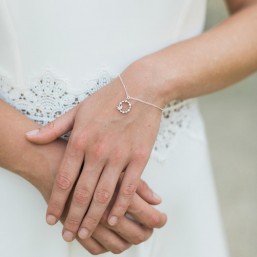 "Bianca" Bracelet de mariée avec pendentif rond strassé