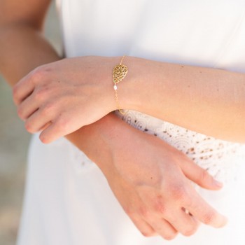 "Léa" Bracelet de mariée avec intercalaire filigrané et petite perle nacrée