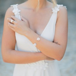 "Rosina" Jonc ouvert avec jolies roses en porcelaine