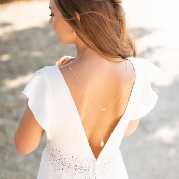 "Léa" Collier de mariée bijou de dos avec pendentif filigrané et petites perles nacrées