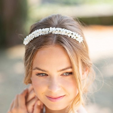 https://www.latelierdesylvie.com/2736-thickbox/sana-couronne-de-mariee-multitude-de-petites-fleurs-de-lilas.jpg