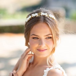 "Renata" Couronne de mariée avec feuillage en laiton et fleurs de porcelaine
