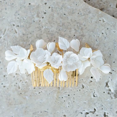 https://www.latelierdesylvie.com/2767-thickbox/peigne-mariage-fleurs-blanches-porcelaine-froide.jpg