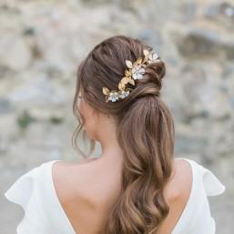 "Barbara" Pics et peigne pour coiffure de mariée avec feuillages en laiton doré et fleurs émaillées