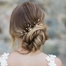 "Noria" Pics pour coiffure de mariée avec fleurs dentelées, pistils et petites fleurs en porcelaine