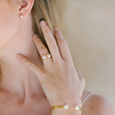 https://www.latelierdesylvie.com/2902-thickbox/bague-martelee-allegria-avec-double-cabochon-.jpg