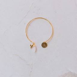 "Lolita" Bracelet jonc témoin avec breloques coeur, lettre et goutte en pierre