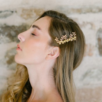 "Ilana" Peigne de mariée avec joli feuillage et petites fleurs en laiton