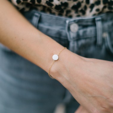 https://www.latelierdesylvie.com/3183-thickbox/ondina-bracelet-de-mariee-perle-plate-en-porcelaine.jpg