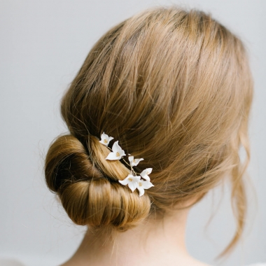 https://www.latelierdesylvie.com/3397-thickbox/ornement-coiffure-mariee-fleurs-porcelaine.jpg