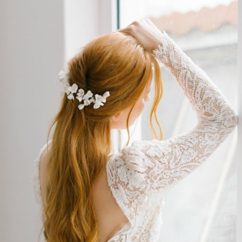 "Felicità" Ornement pour coiffure de mariée multitude de fleurs en porcelaine