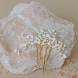 "Rafaela" Peigne de mariée avec petites fleurs en porcelaine froide