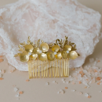 "Bruna" Peigne de mariée avec fleurs, feuillages en laiton et perles pierre de lune