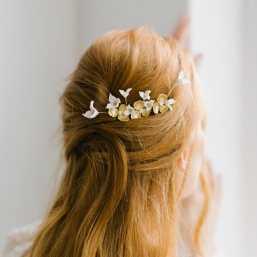 "Tania" Peigne de mariée avec fleurs en laiton et en porcelaine