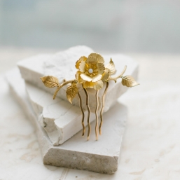 "Lova" Peigne de mariée avec fleurs et feuillage en laiton