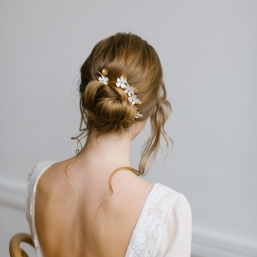 "Vana" Pics fleuris pour coiffure de mariée avec fleurs émaillées