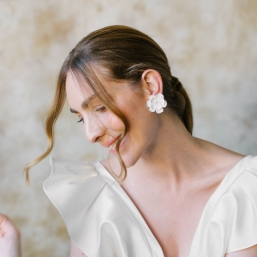 "Floriana" Boucles d'oreilles de mariée sur clip avec jolie fleur en porcelaine