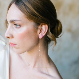 "Melissa" Boucles d'oreilles pendantes avec petites perles nacrées