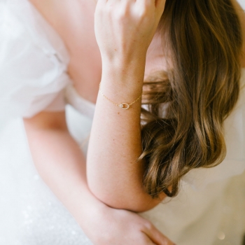 "Olivia" Bracelet de mariée avec intercalaire goutte et zircons