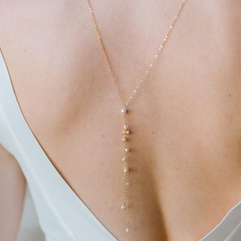 "Melissa" Collier bijou de dos avec multitude de petites perles nacrées