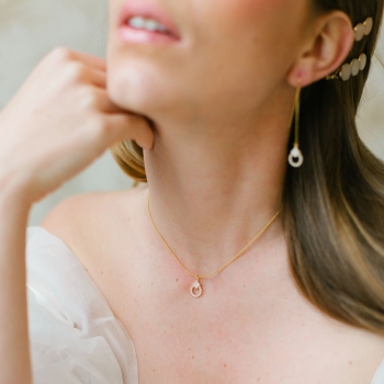 "Olivia" Collier de mariée ras de cou en soie et pendentif en zircon