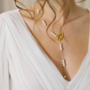 "Nicoletta" Collier de mariée forme écharpe avec perles nacrées