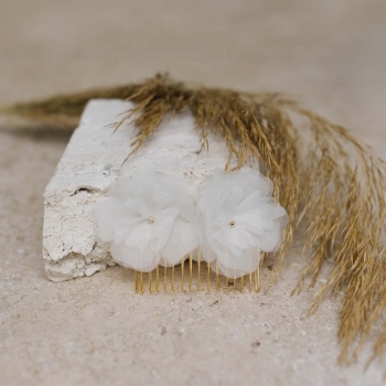 "Magnolia" Peigne de mariée avec fleurs vaporeuses en organza de soie