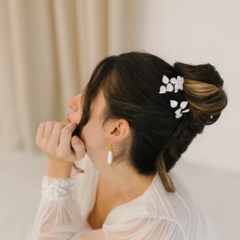 "Matilda" Pics pour coiffure de mariée avec feuillages et fleurs en porcelaine