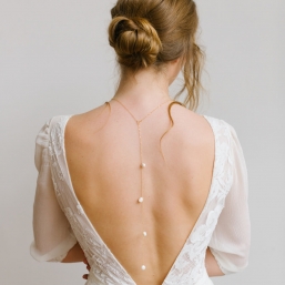 "Angela" Bijou de dos pour mariée avec perles d'eau douce