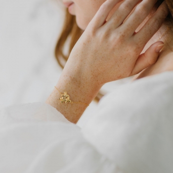 "Serena" Bracelet de mariée avec intercalaire trois fleurs dorées