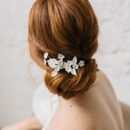 "Victoria" Ornements trio pour coiffure de mariée avec petites fleurs et feuillages en porcelaine