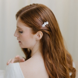 "Diana" Peigne de mariée avec petites fleurs en porcelaine