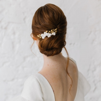 "Lina" Peigne de mariée avec feuillages dorés et fleurs en porcelaine