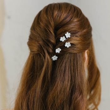 "Pia" Pics pour chignon de mariée avec petites fleurs en porcelaine
