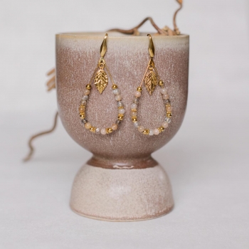 "Céleste" Boucles d’oreilles pendantes en perles de pierre de lune rose mix avec breloque feuille personnalisable