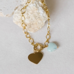 "Amour duo" Bracelet doré avec un pendentif coeur doré et un coeur en pierre naturelle