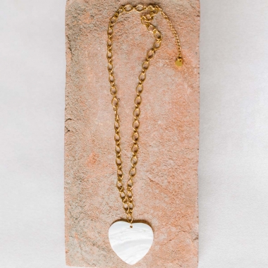 https://www.latelierdesylvie.com/4280-thickbox/chatgpt-a-dit-collier-feminin-avec-un-pendentif-coeur-en-nacre.jpg