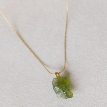 "Origine" Collier doré avec pierre de naissance naturelle